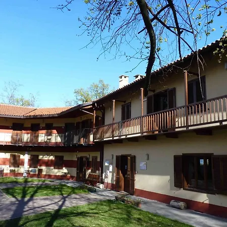 Cascina Govean Hotel 3*